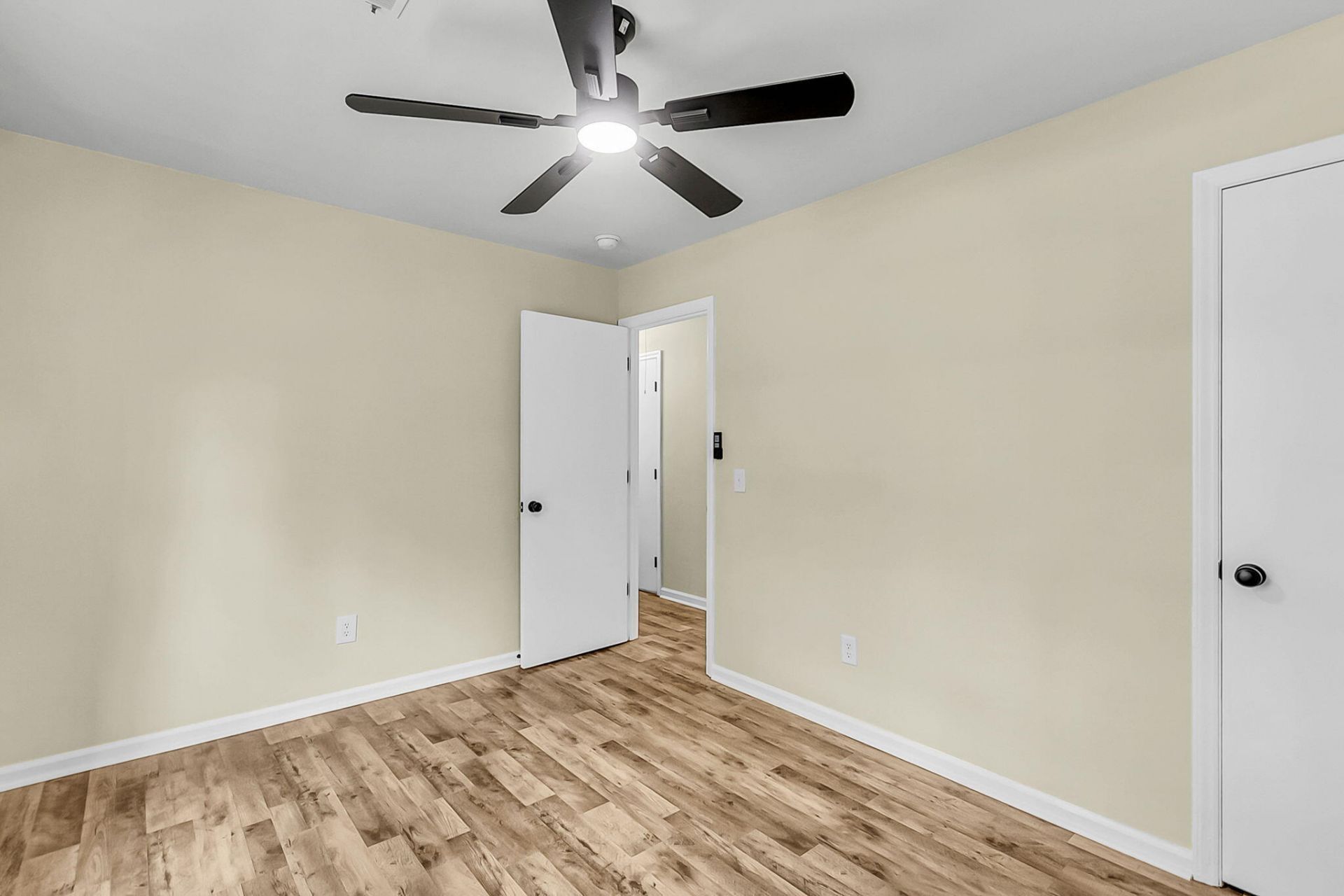 409 Robin Drive Photo 16