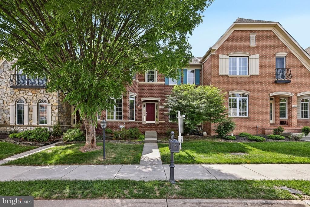 24896 Castleton Drive, Chantilly, VA 20152 Main Photo