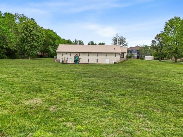 928 E Don Tyson Parkway, Springdale, AR 72764