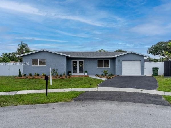 510 NW 97th Ter , Pembroke Pines, FL 33024