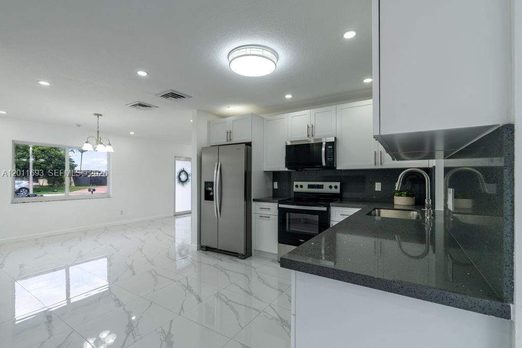 510 NW 97th Ter , Pembroke Pines, FL 33024 Photo