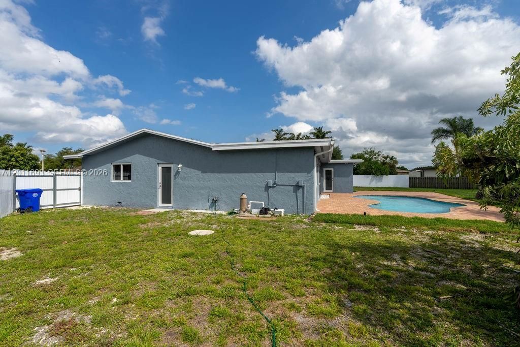 510 NW 97th Ter , Pembroke Pines, FL 33024 Photo