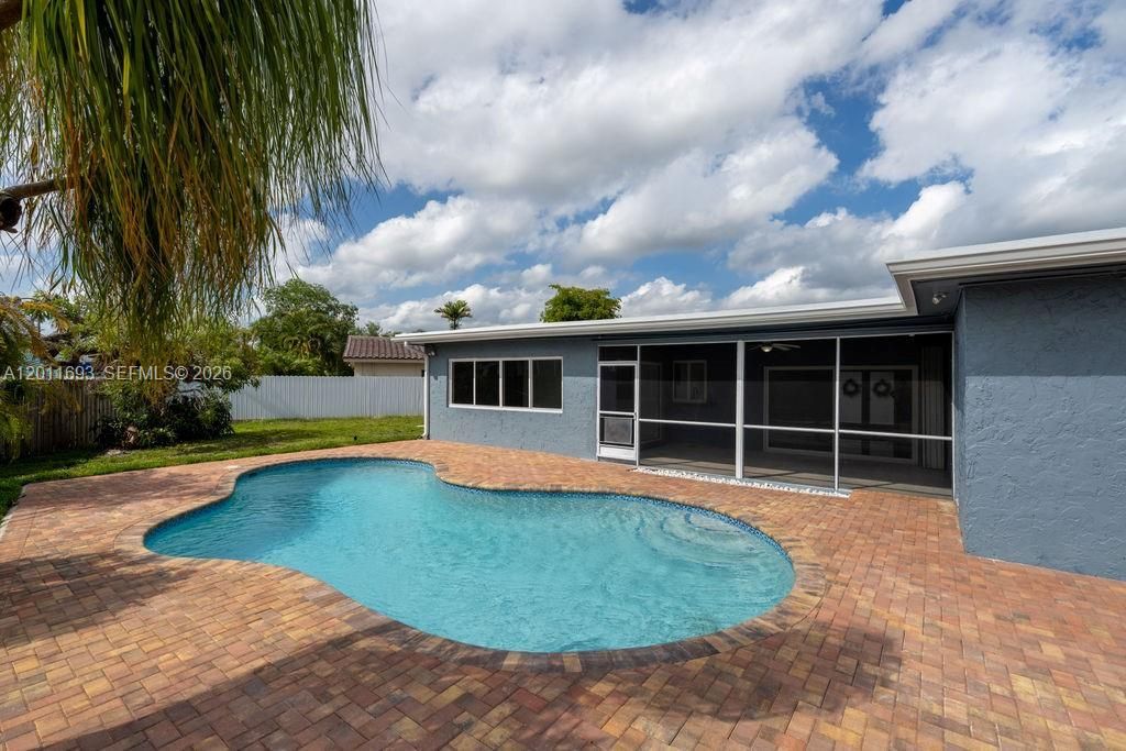 510 NW 97th Ter , Pembroke Pines, FL 33024 Photo