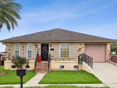 5043 CHARMES Court , New Orleans, LA 70129