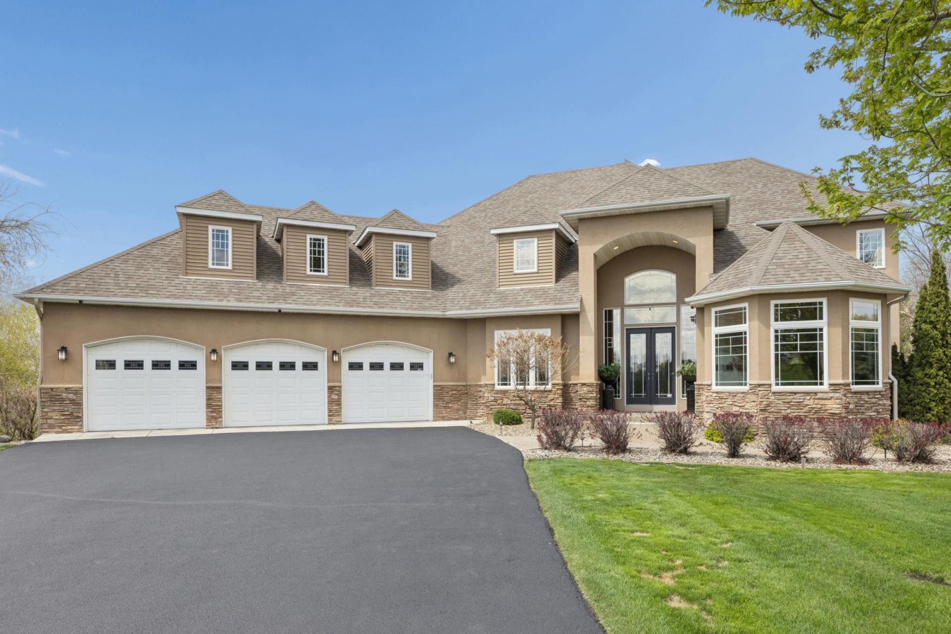 23840 Prairie Court , Belle Plaine, MN 56011