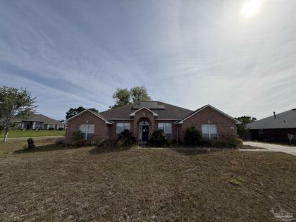5589 Colinas Verde Dr Milton, FL 32570