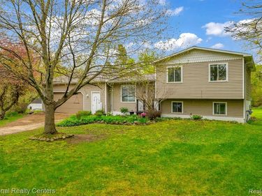 2230 Stonesthrow Drive, Oregon Twp, MI 48446