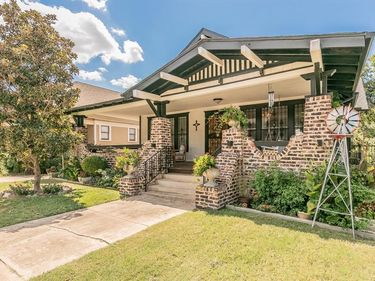 2238 College Avenue, Fort Worth, TX 76110