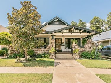 2238 College Avenue, Fort Worth, TX 76110