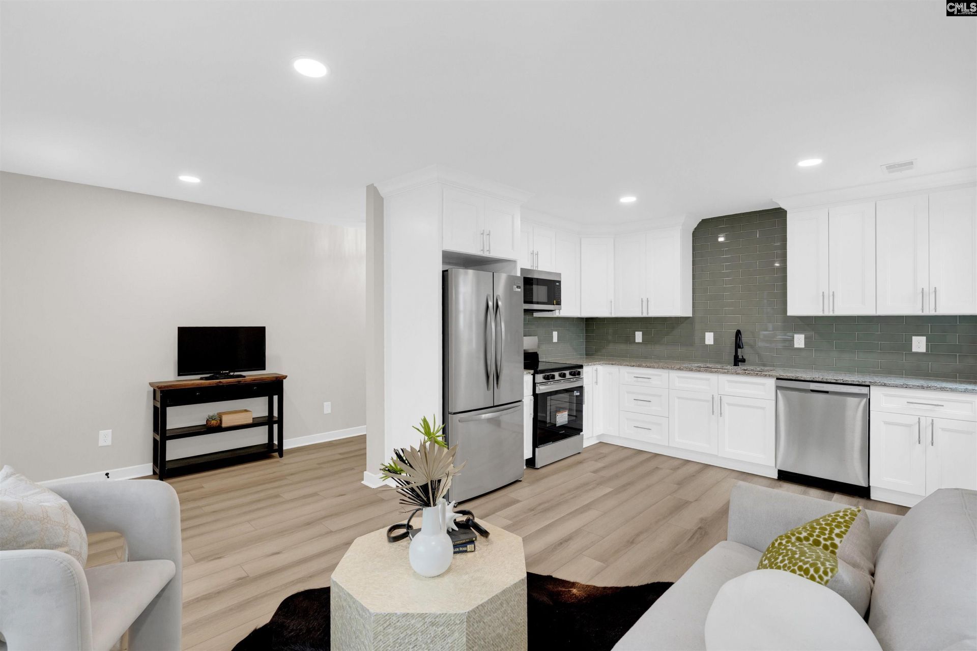 1037 Naples Avenue  Photo 4