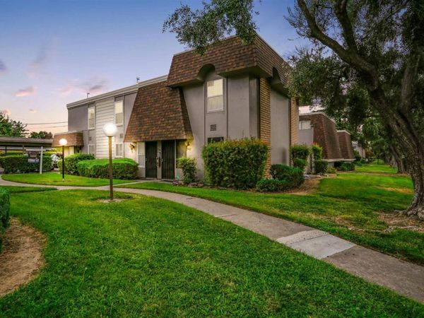 5682 Hillsdale Blvd, Sacramento, CA 95842
