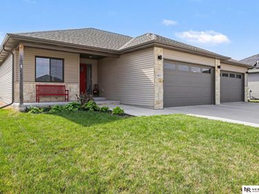 811 Terrace View Drive , Hickman, NE 68372