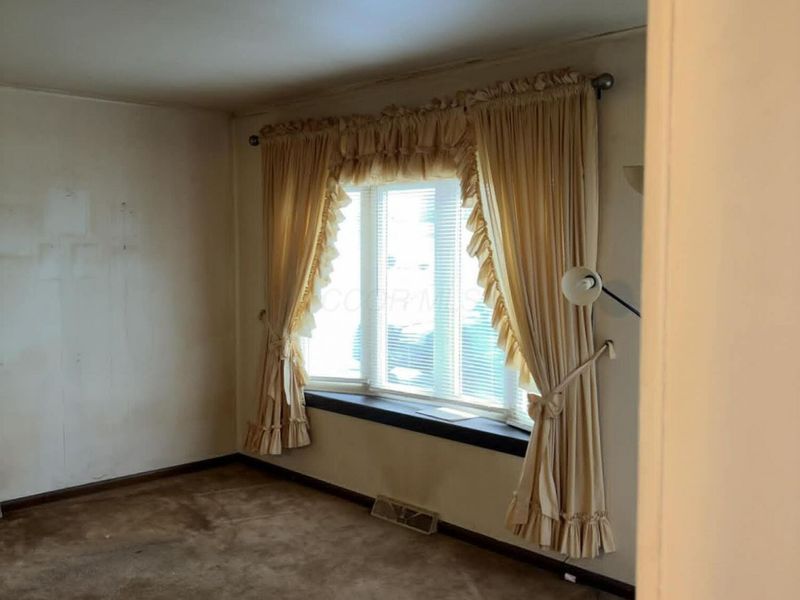 517 E 5th Street, West Lafayette, OH 43845 Photo 7