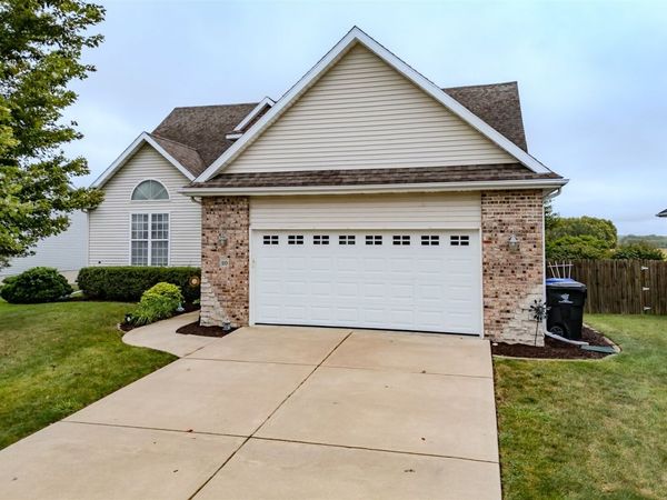 20 Fedor Circle , Bloomington, IL 61705
