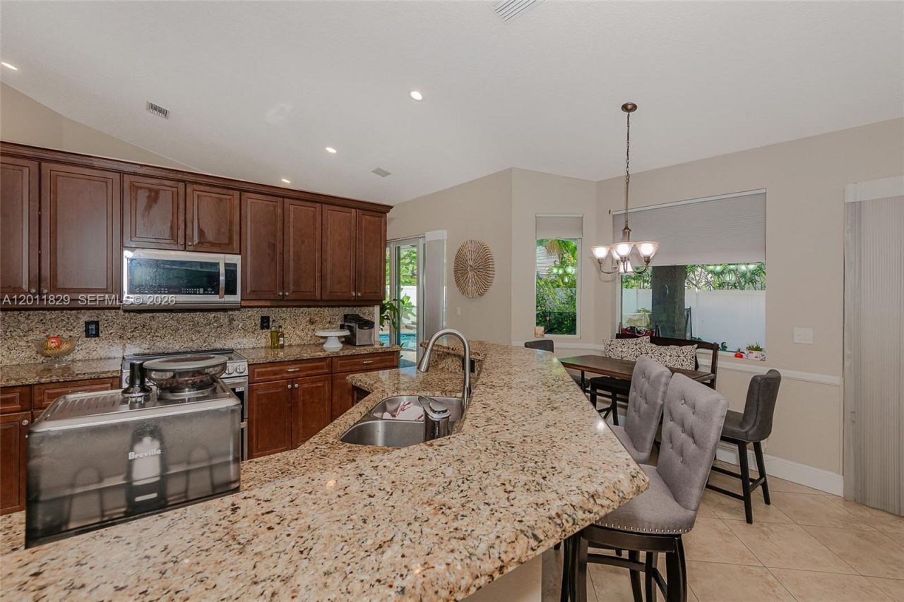18253 NW 15th Ln, Pembroke Pines, FL 33029 Photo