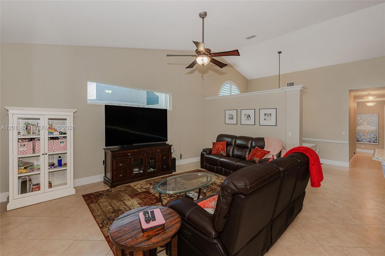 18253 NW 15th Ln, Pembroke Pines, FL 33029 Photo