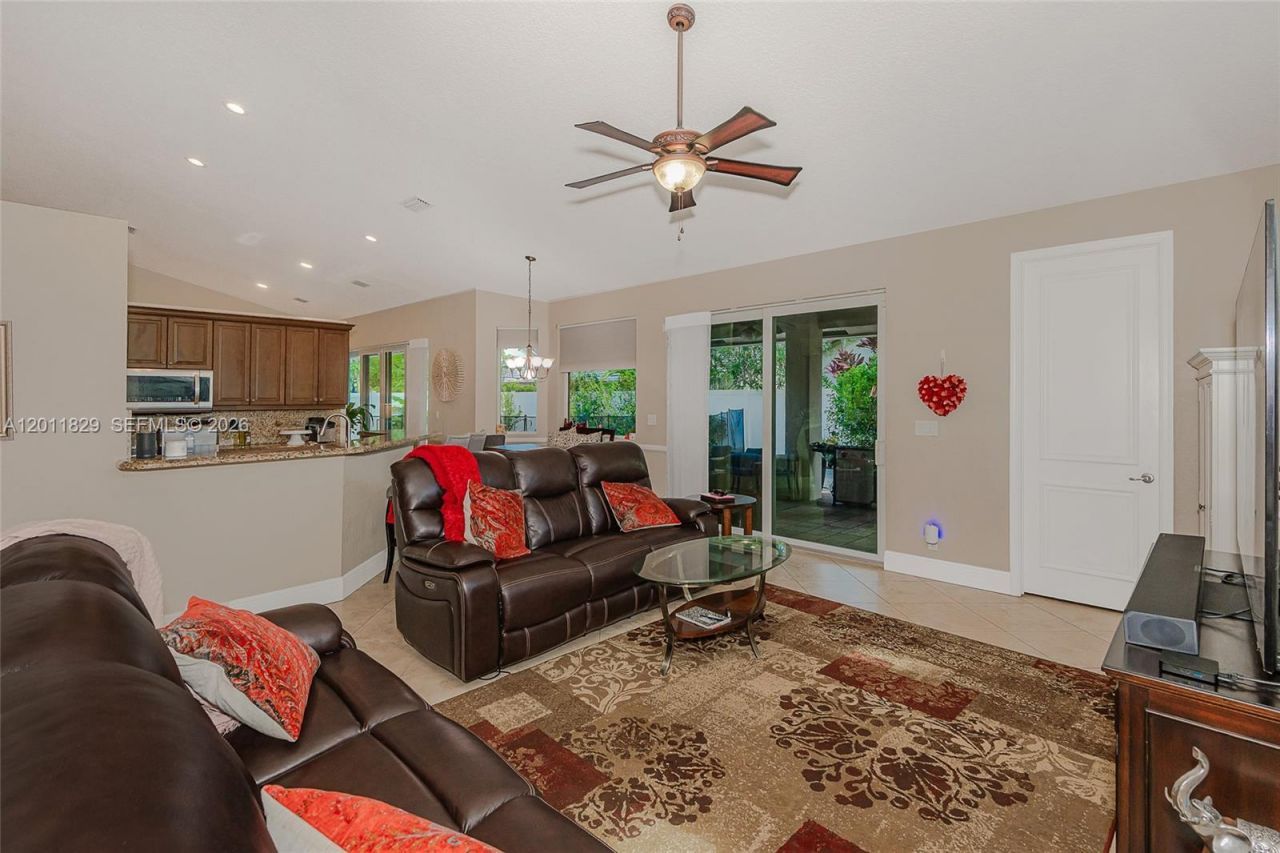 18253 NW 15th Ln, Pembroke Pines, FL 33029 Photo