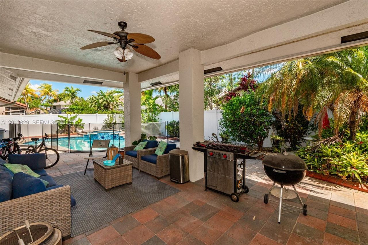 18253 NW 15th Ln, Pembroke Pines, FL 33029 Photo