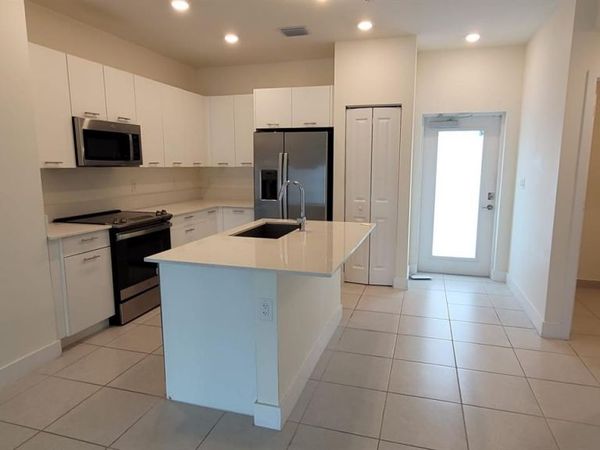 8001 NW 41st St , Unit F-405, Doral, FL 33166