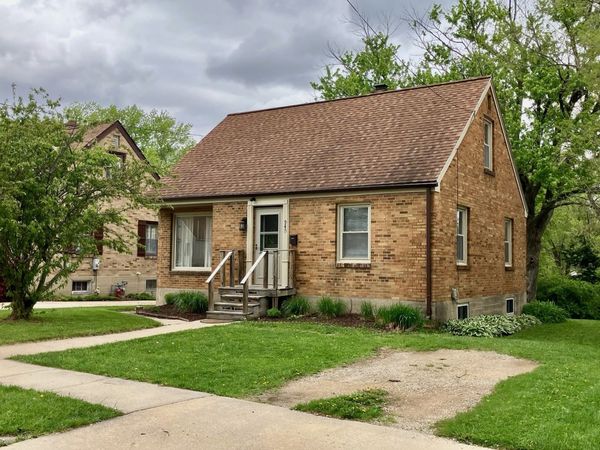 940 N Dement Avenue , Dixon, IL 61021