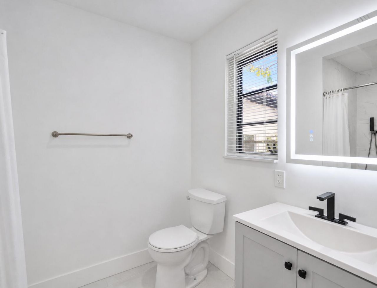 12845 NW 2nd Avenue, Miami, FL 33168 Photo