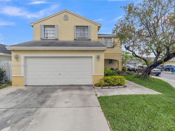 375 W Riverbend Dr , Sunrise, FL 33326