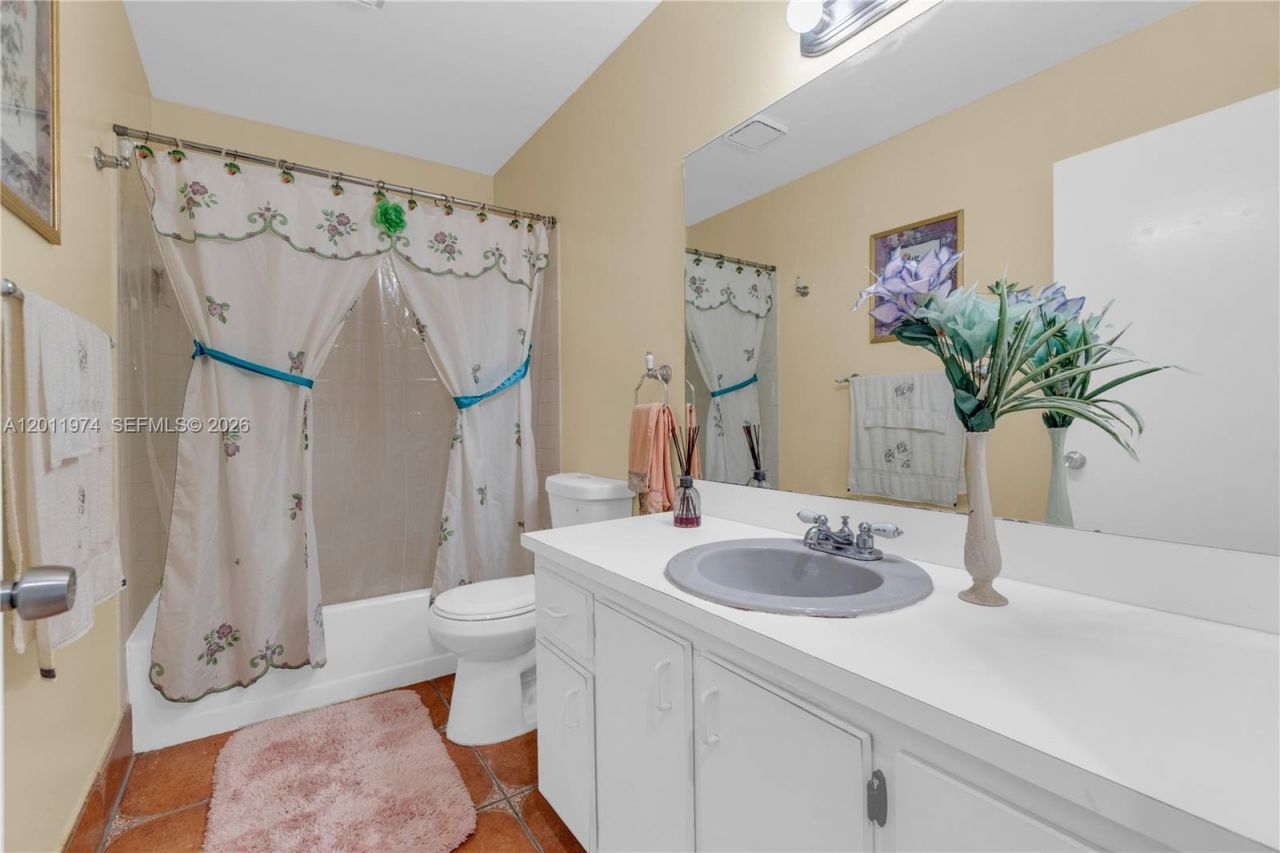 375 W Riverbend Dr , Sunrise, FL 33326 Photo