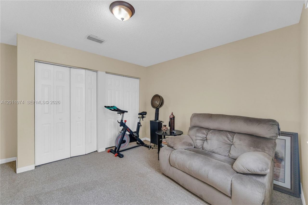 375 W Riverbend Dr , Sunrise, FL 33326 Photo