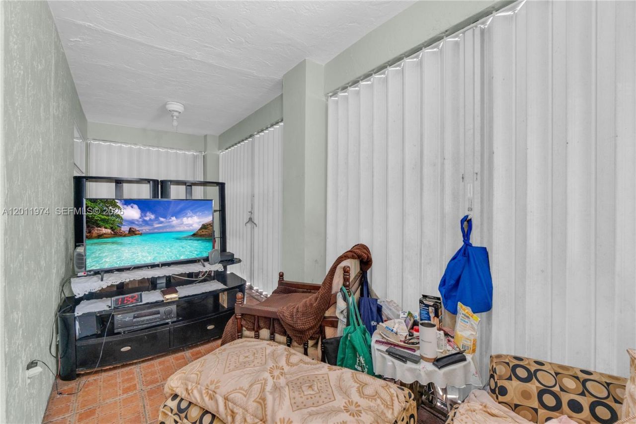 375 W Riverbend Dr , Sunrise, FL 33326 Photo