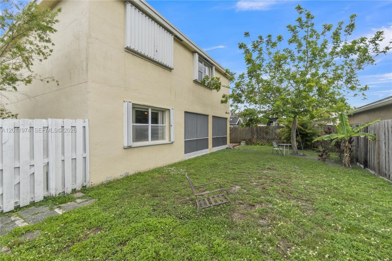 375 W Riverbend Dr , Sunrise, FL 33326 Photo