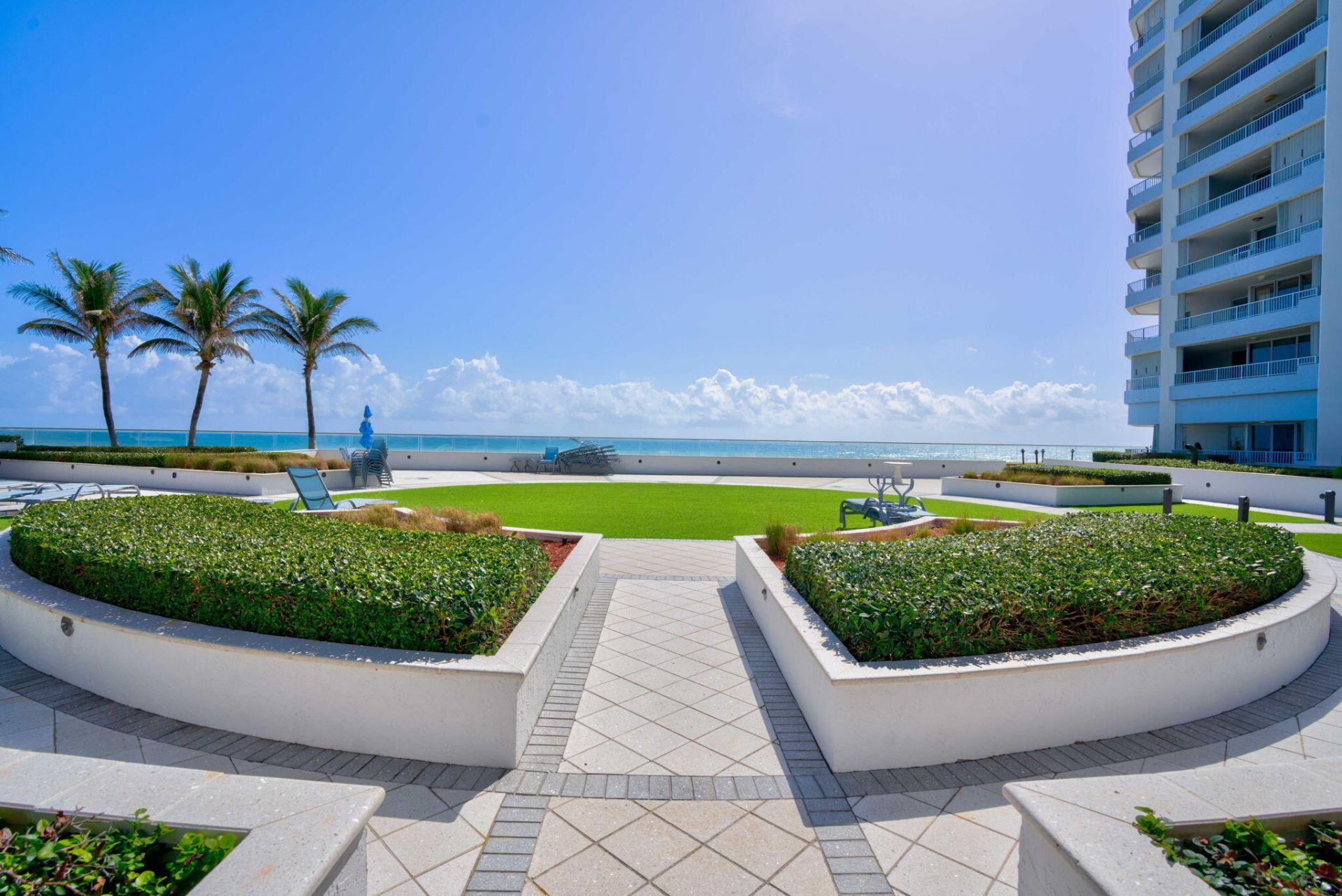 5200 N Ocean Drive, Unit 1004, Singer Island, FL 33404 Photo