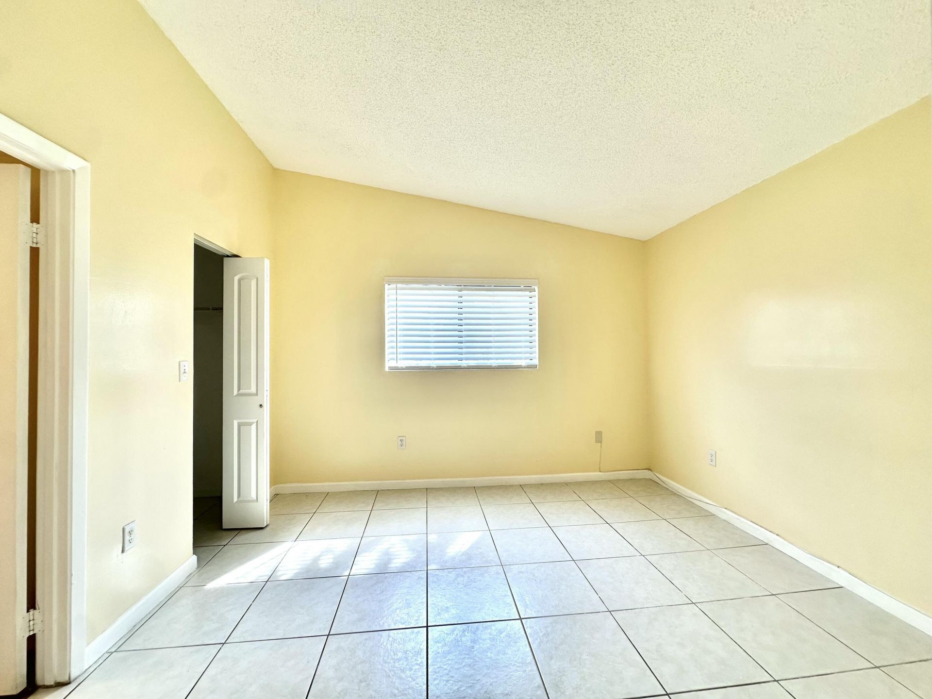 251 W Palm Cir W W, Unit 206, Pembroke Pines, FL 33025 Photo