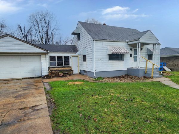 1919 S Carlisle Street , South Bend, IN 46613