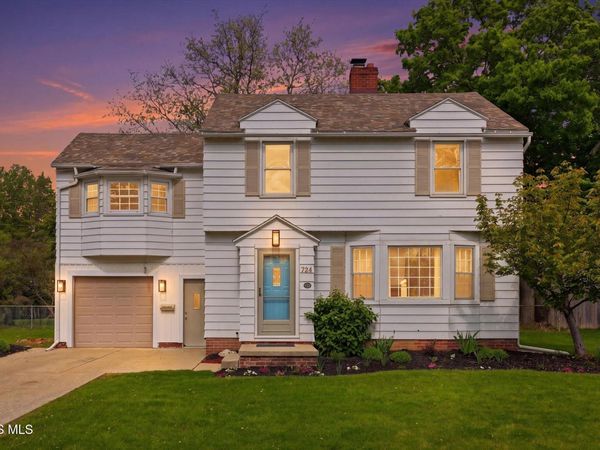 724 Inwood Place, Maumee, OH 43537