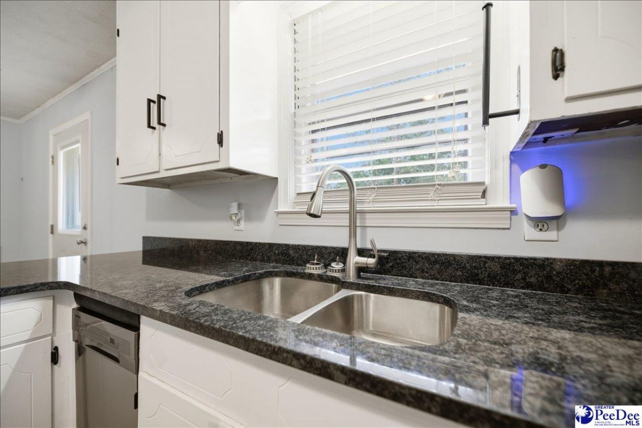 1007 Greenleaf Road Photo 10