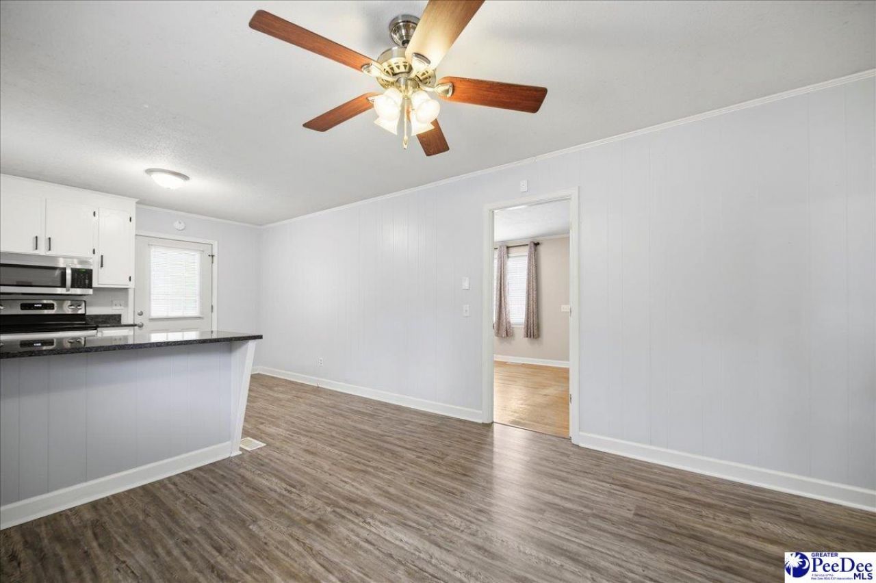 1007 Greenleaf Road Photo 11