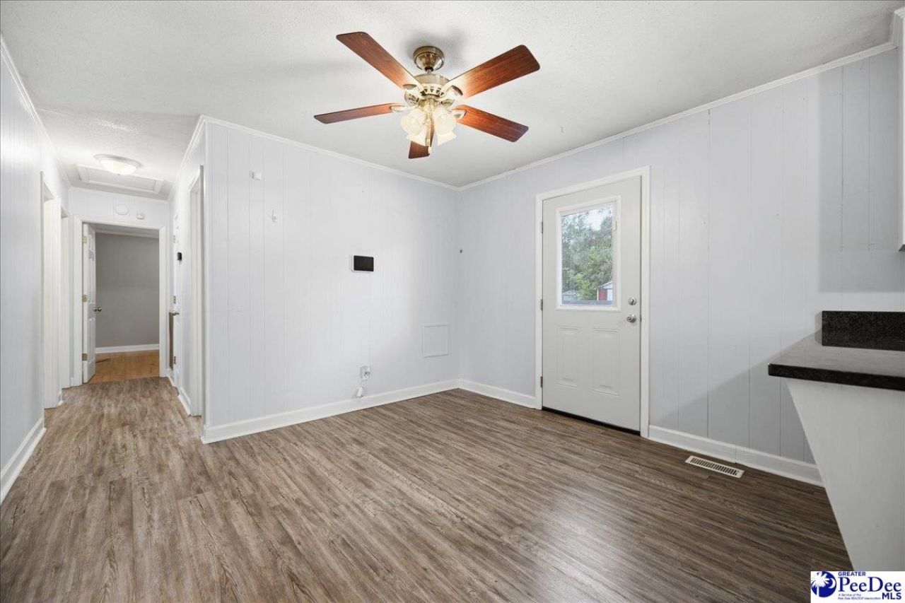 1007 Greenleaf Road Photo 13