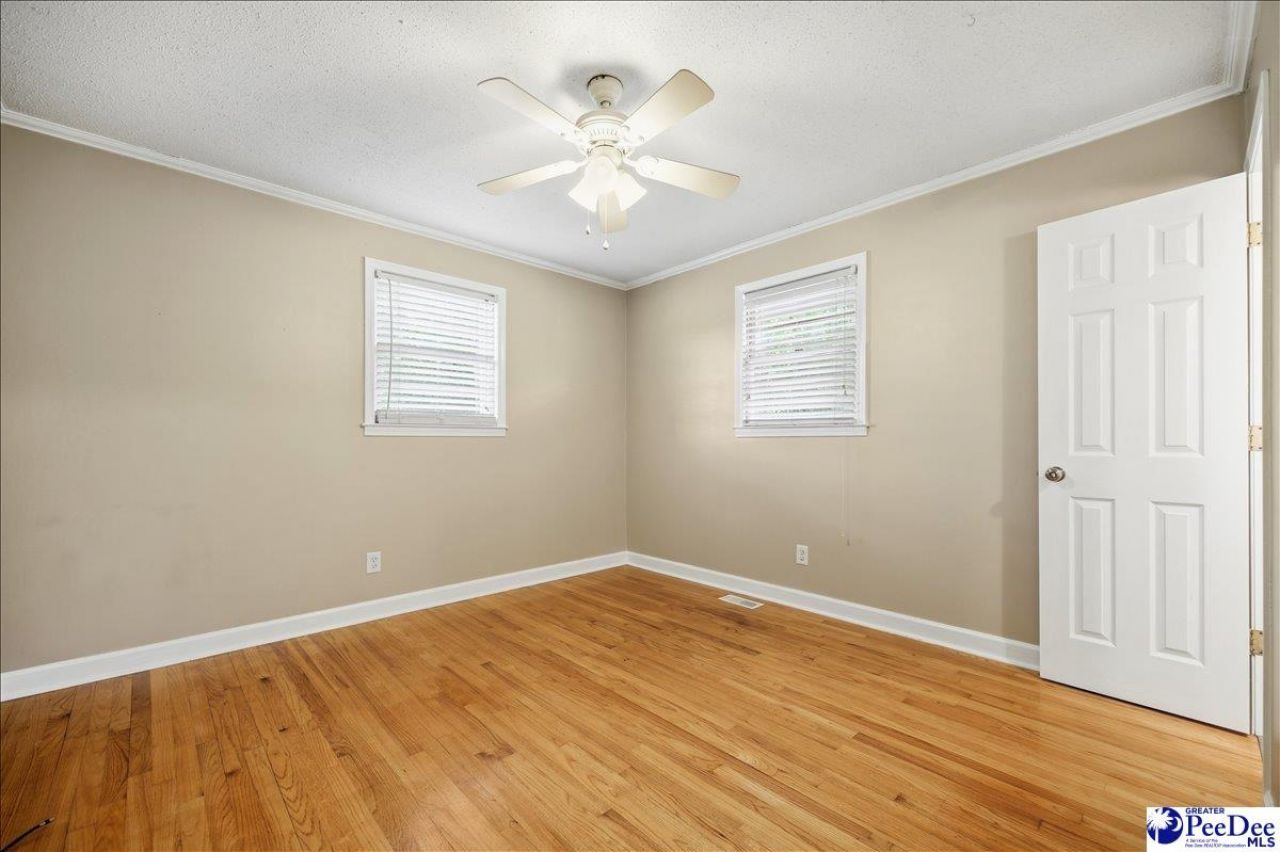 1007 Greenleaf Road Photo 14