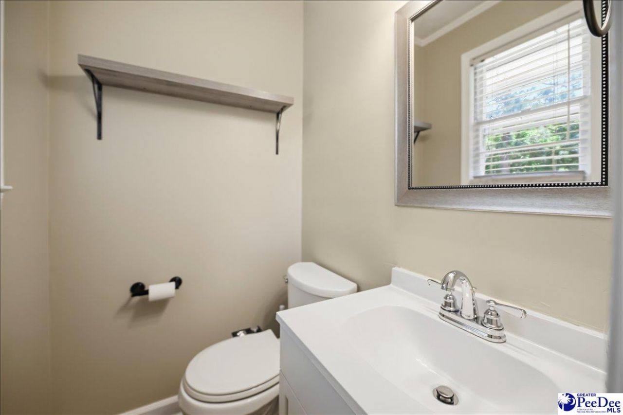 1007 Greenleaf Road Photo 16