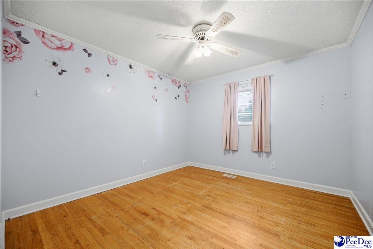 1007 Greenleaf Road Photo 17