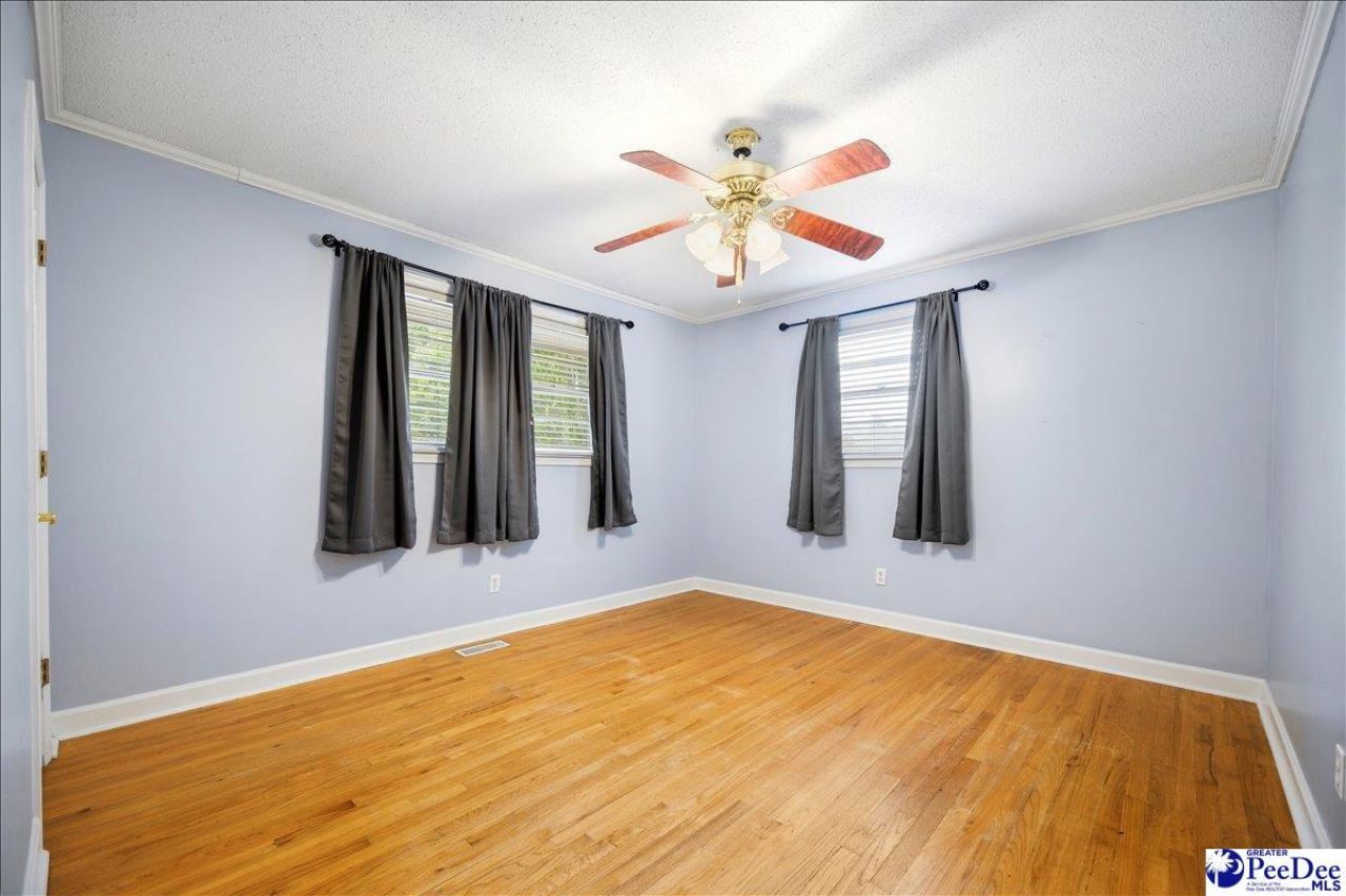 1007 Greenleaf Road Photo 19