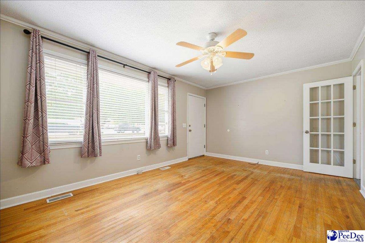 1007 Greenleaf Road Photo 4