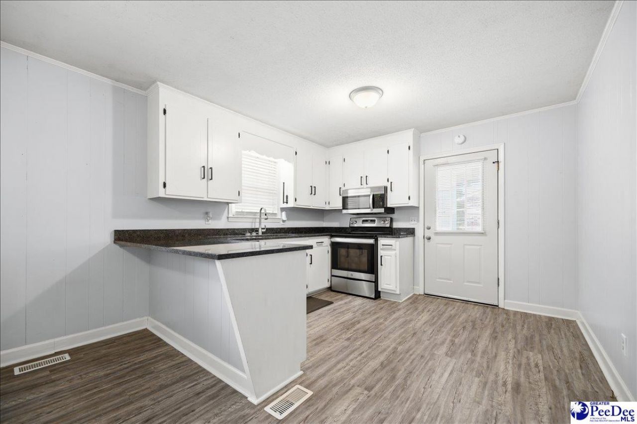 1007 Greenleaf Road Photo 5