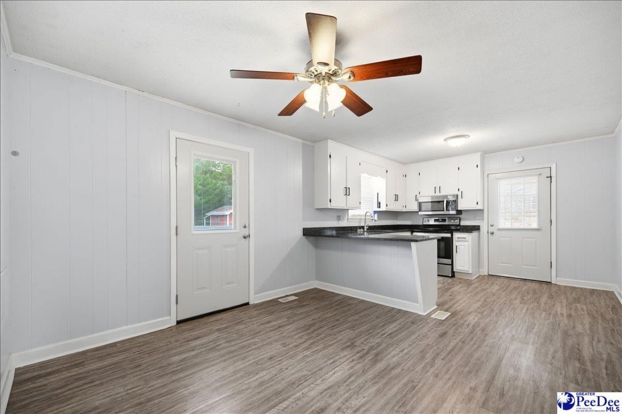 1007 Greenleaf Road Photo 6