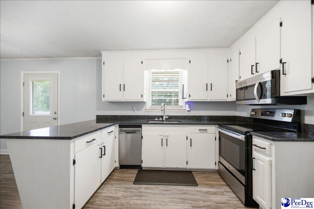 1007 Greenleaf Road Photo 7