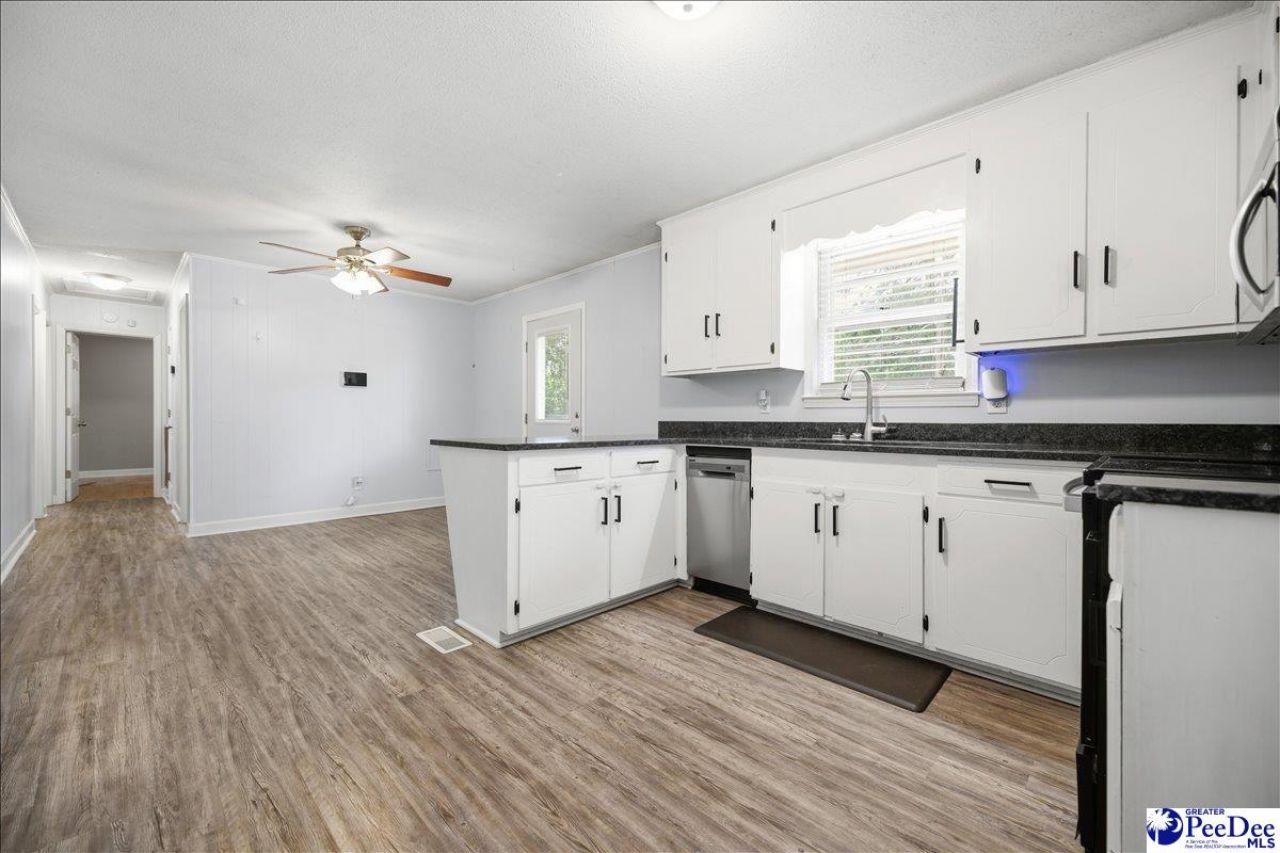 1007 Greenleaf Road Photo 8