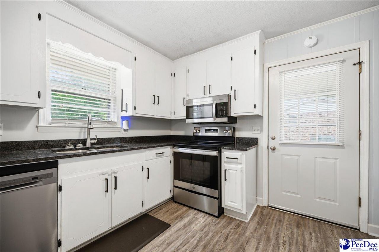 1007 Greenleaf Road Photo 9