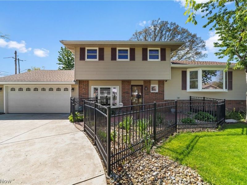 178 Beachwood Avenue , Avon Lake, OH 44012 Photo 2