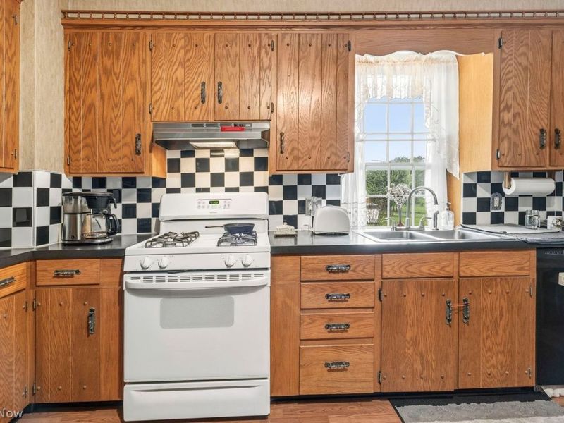 8949 Louisville Street NE, Louisville, OH 44641 Photo 13