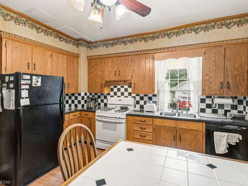 8949 Louisville Street NE, Louisville, OH 44641 Photo 14